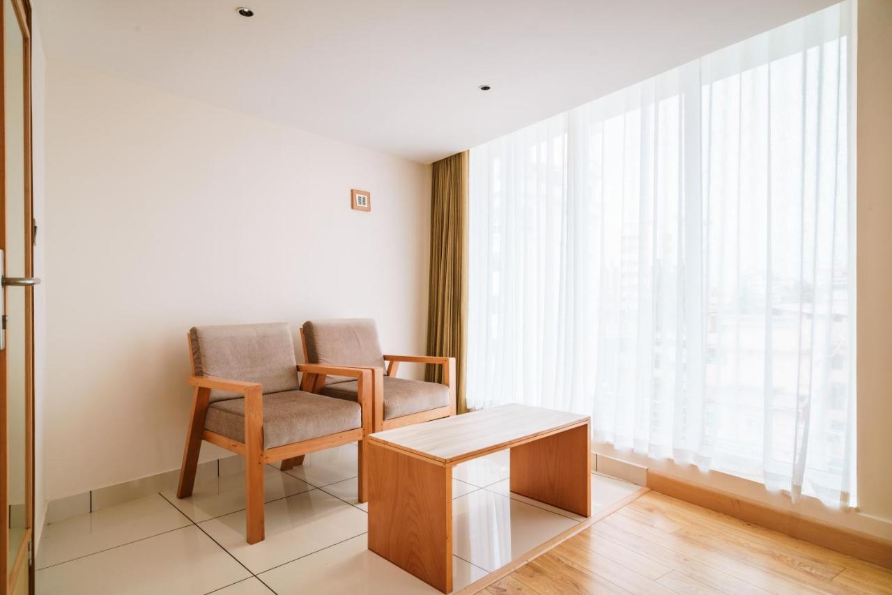 Townbridge Hotels & Suites Kochi Exterior photo