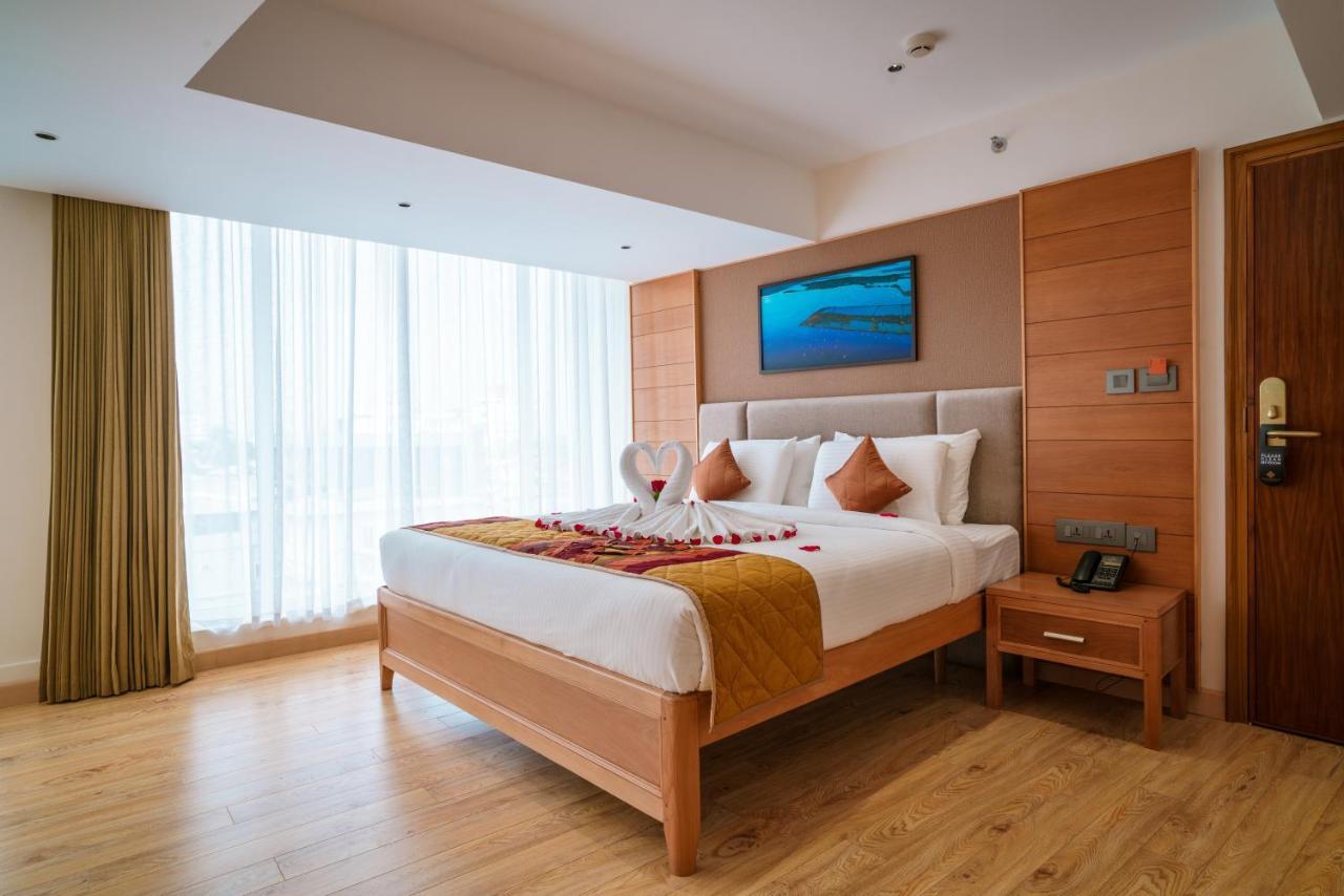 Townbridge Hotels & Suites Kochi Exterior photo