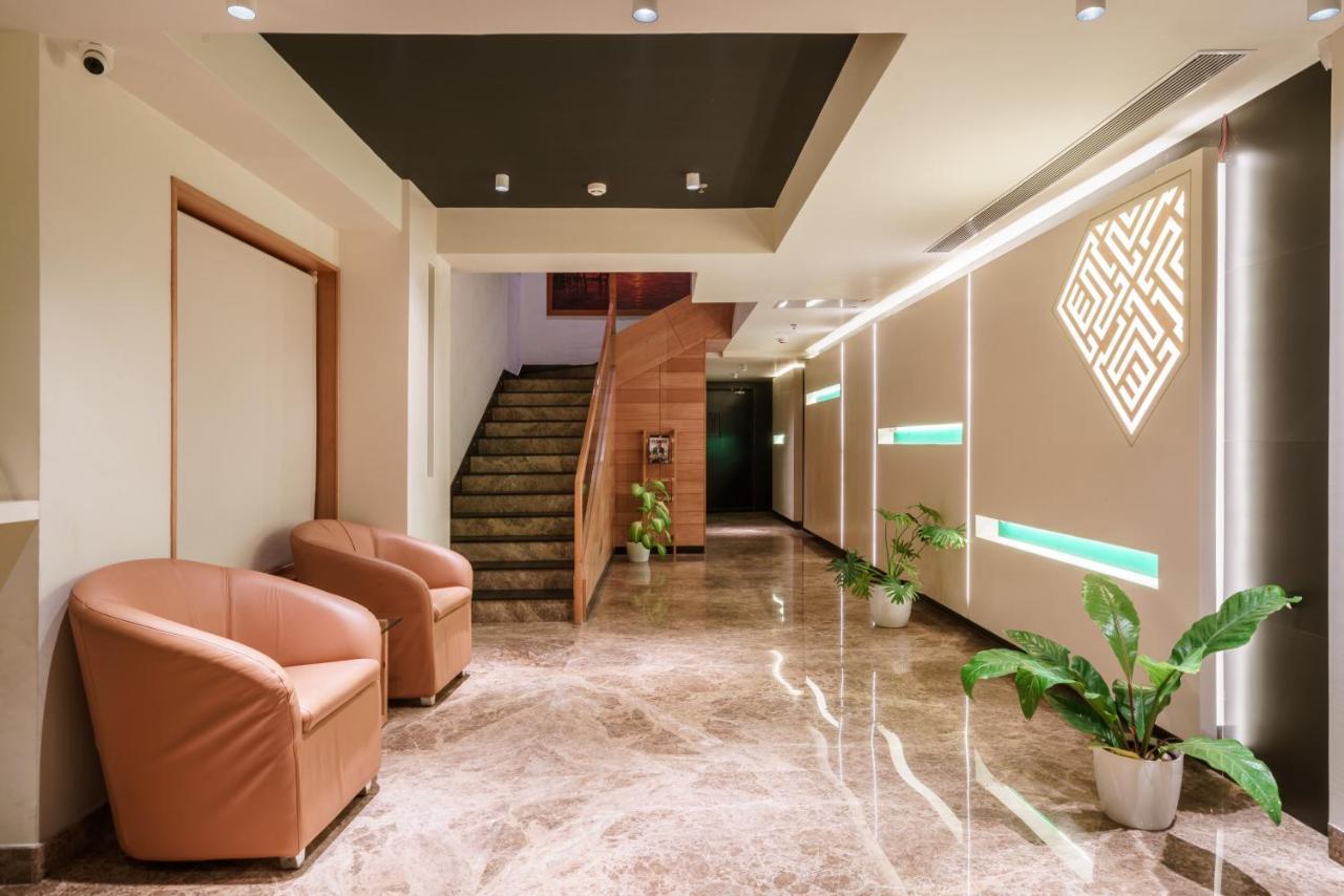 Townbridge Hotels & Suites Kochi Exterior photo