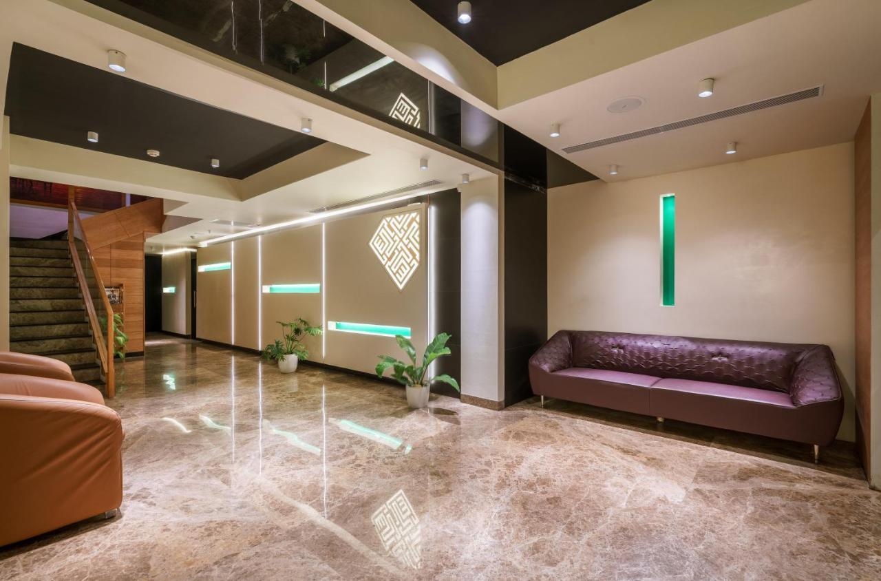 Townbridge Hotels & Suites Kochi Exterior photo